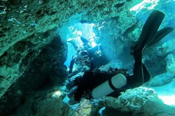 Sidemount class cave diving adventure vacation ideas