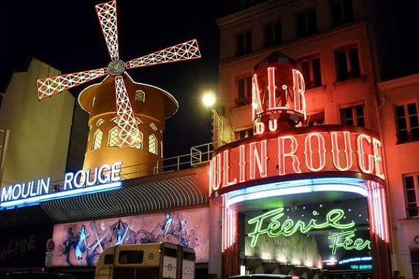 Trip to Paris cabaret Moulin Rouge