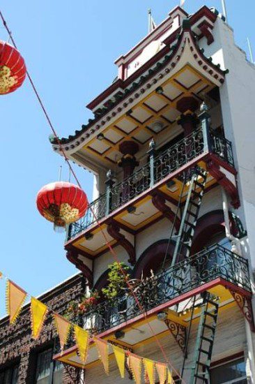 cheap getaways in San Francisco take a tour in chinatown