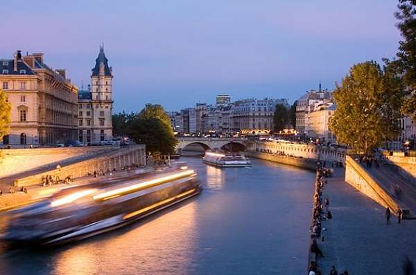 romantic Paris Getaways river seine cruise