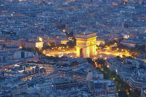 romantic getaways to paris arc de triomphe